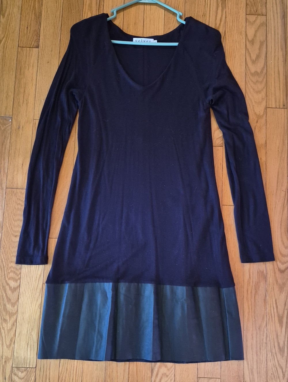 Velvet by Graham & Spencer Black Long-Sleeve Scoop Neck Dress with Pleated Hem